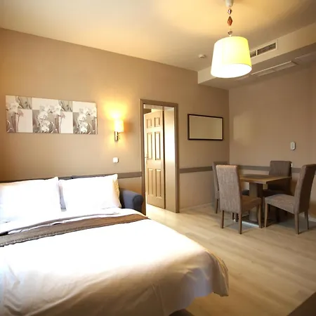 La Riva Отель Шиофок