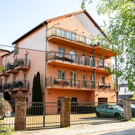 Отель La Riva Шиофок